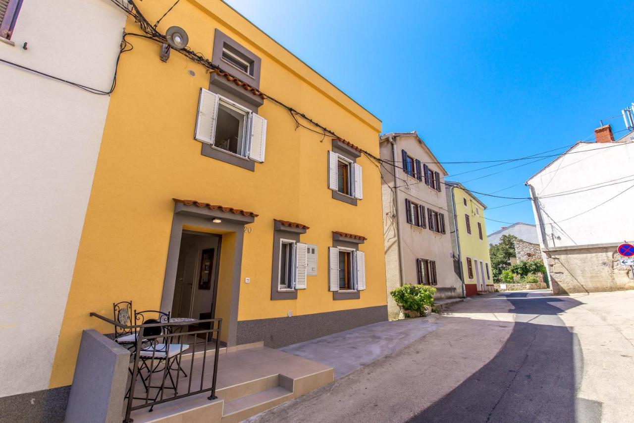Tin 1 Apartment Vrbnik  Exterior photo