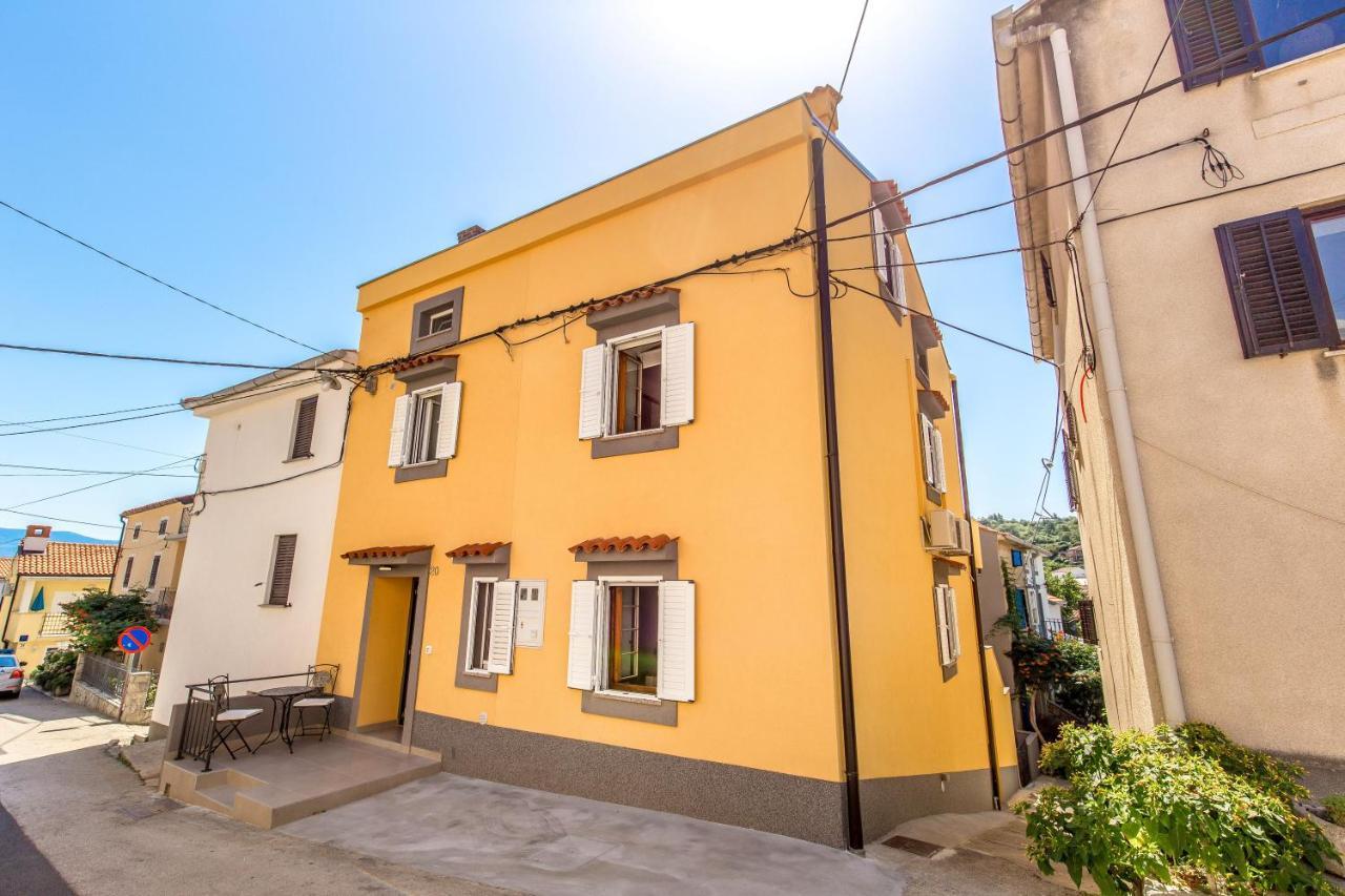 Tin 1 Apartment Vrbnik  Exterior photo